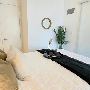  Apartment Downtown Near Cn Tower Canada